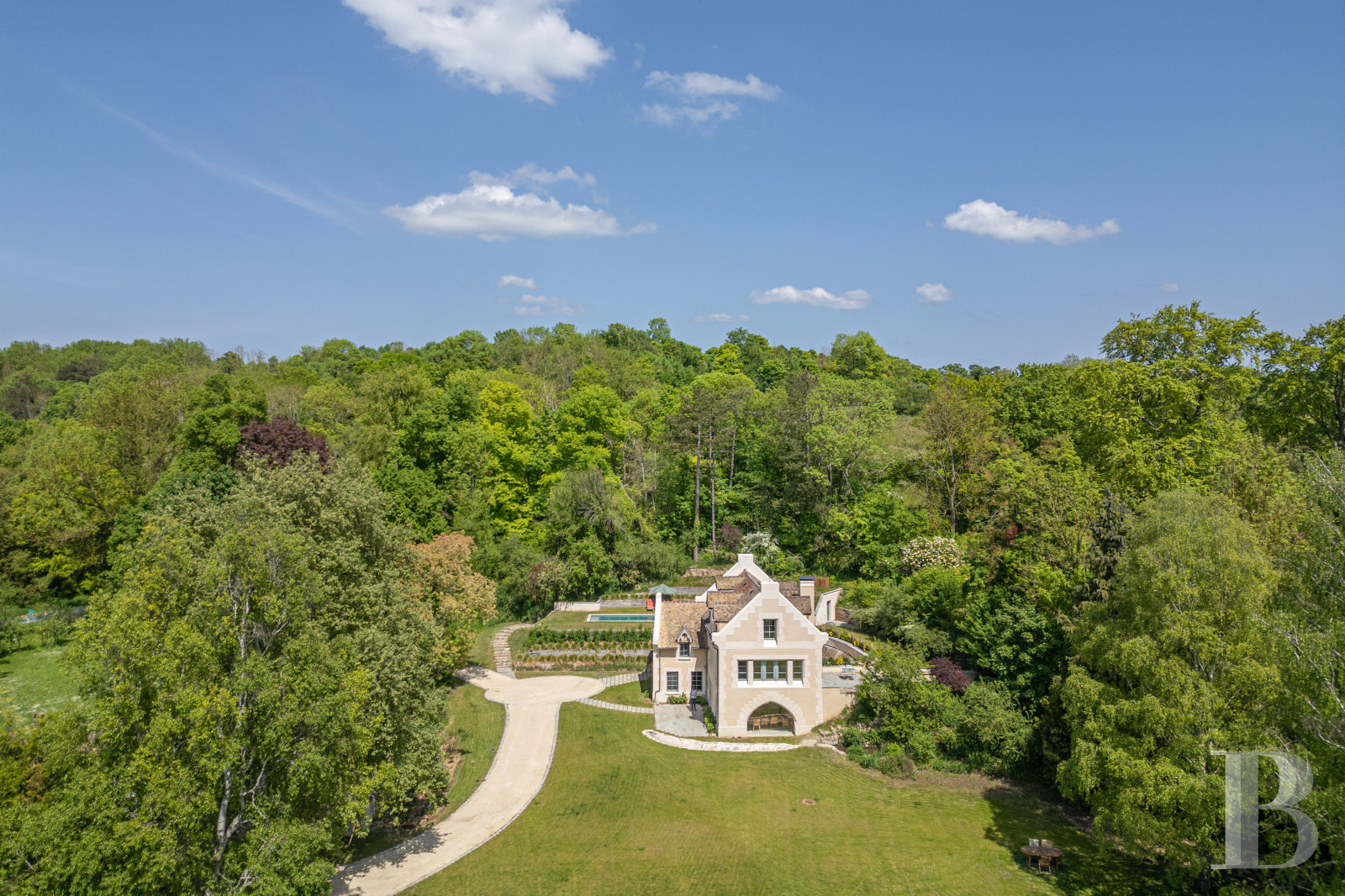 A completely renovated former mill halfway between Mantes-la-Jolie and Dreux in the Eure-et-Loire department - photo  n°1